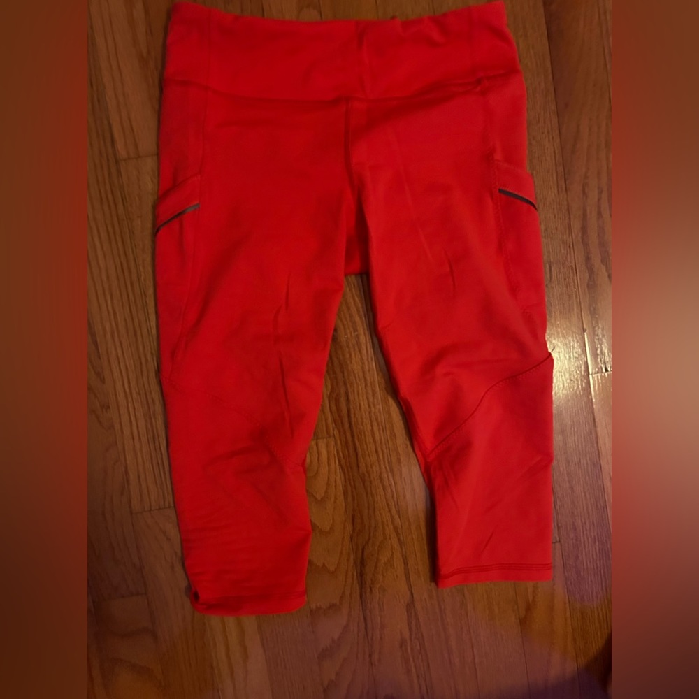 lululemon capris red size 6 brand new condition
